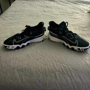 Nike boys cleats size 4.5Y DJ6949–002